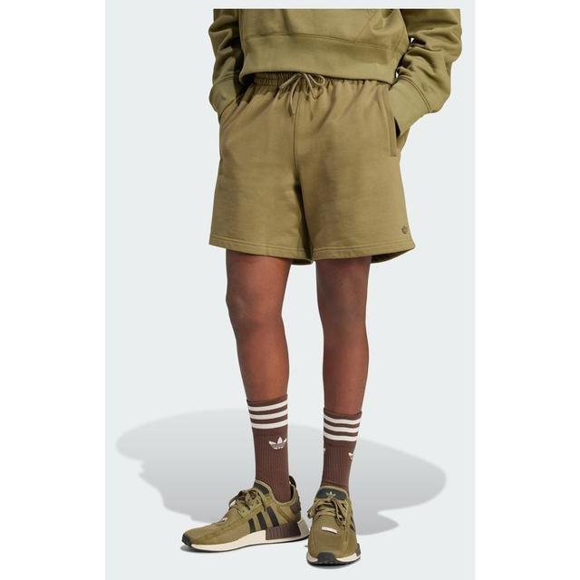 adidas Original Premium Essentials Shorts, storlek Small on Productcaster.