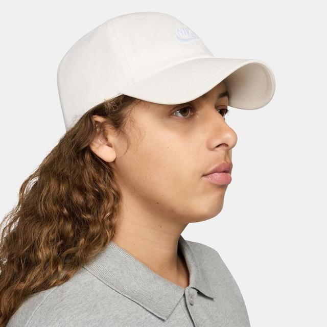 Nike Cap Club Futura - White, size ['M/L'] on Productcaster.