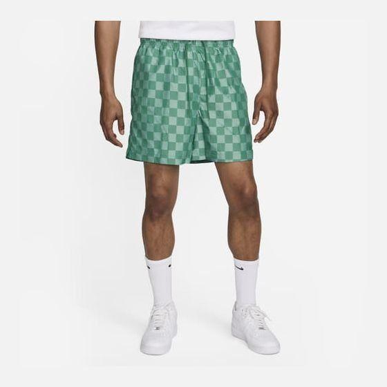 Nike Club Men's Flow Shorts MALACHITE/WHITE, størrelse X-Large on Productcaster.