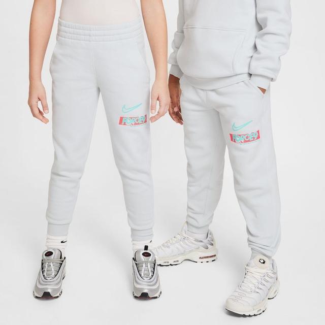 Nike Sweatpants Club Fleece Erling Haaland Personal Edition - Photon Dust/dynamic Turq Kids, size S: 128-137 cm on Productcaster.