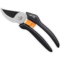 Fiskars P121 Solid Bypass Pruner on Productcaster.