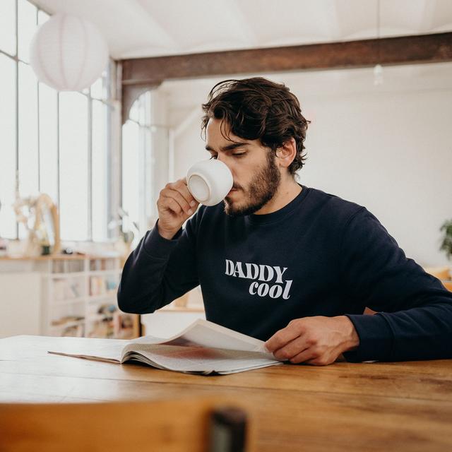 Sweat Homme "Daddy Cool" Navy - Sweat papa - XXL - Idée cadeau homme - Idée cadeau papa - Affaire De Famille - Les Raffineurs on Productcaster.