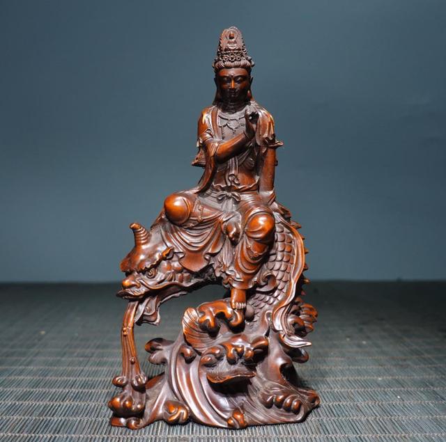 Exquisite handgeschnitzte Guanyin Statue mit dem Design einer Riesenschildkröte, welche vollständig aus chinesischem Buchsbaum gefertigt ist. on Productcaster.