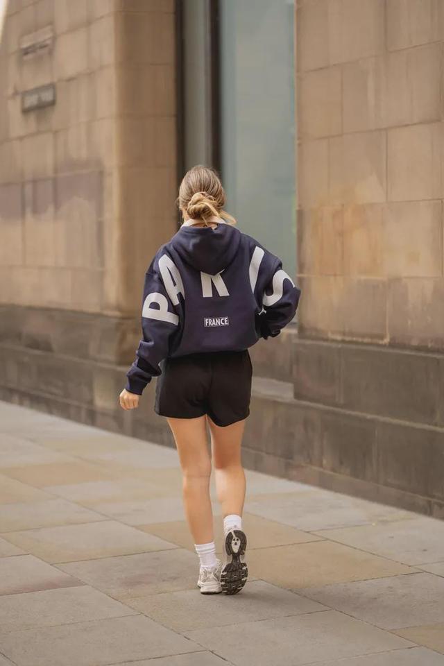 Übergroßer Hoodie, Streetwear-Pullover-Stil, Frauen-beifällige Alltagskleidung, benutzerdefiniertes DTF-bedrucktes Baumwollfleece on Productcaster.