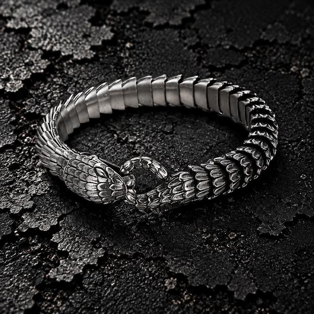 Schlangenarmband, Vintage-Armreif mit Schlangenmotiv im Gothic-Stil, Punk-Armband aus Edelstahl, Statement-Schmuckstück mit Reptilienmotiv on Productcaster.
