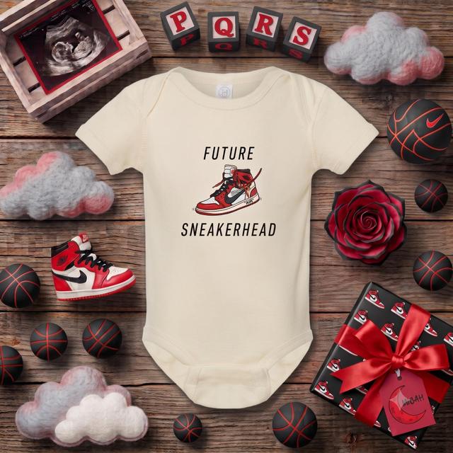 Sneakerhead-Strampler. Das perfekte Geschenk zum Geburtstag, Basketball-Outfit, personalisierter Sneaker-Strampler. on Productcaster.